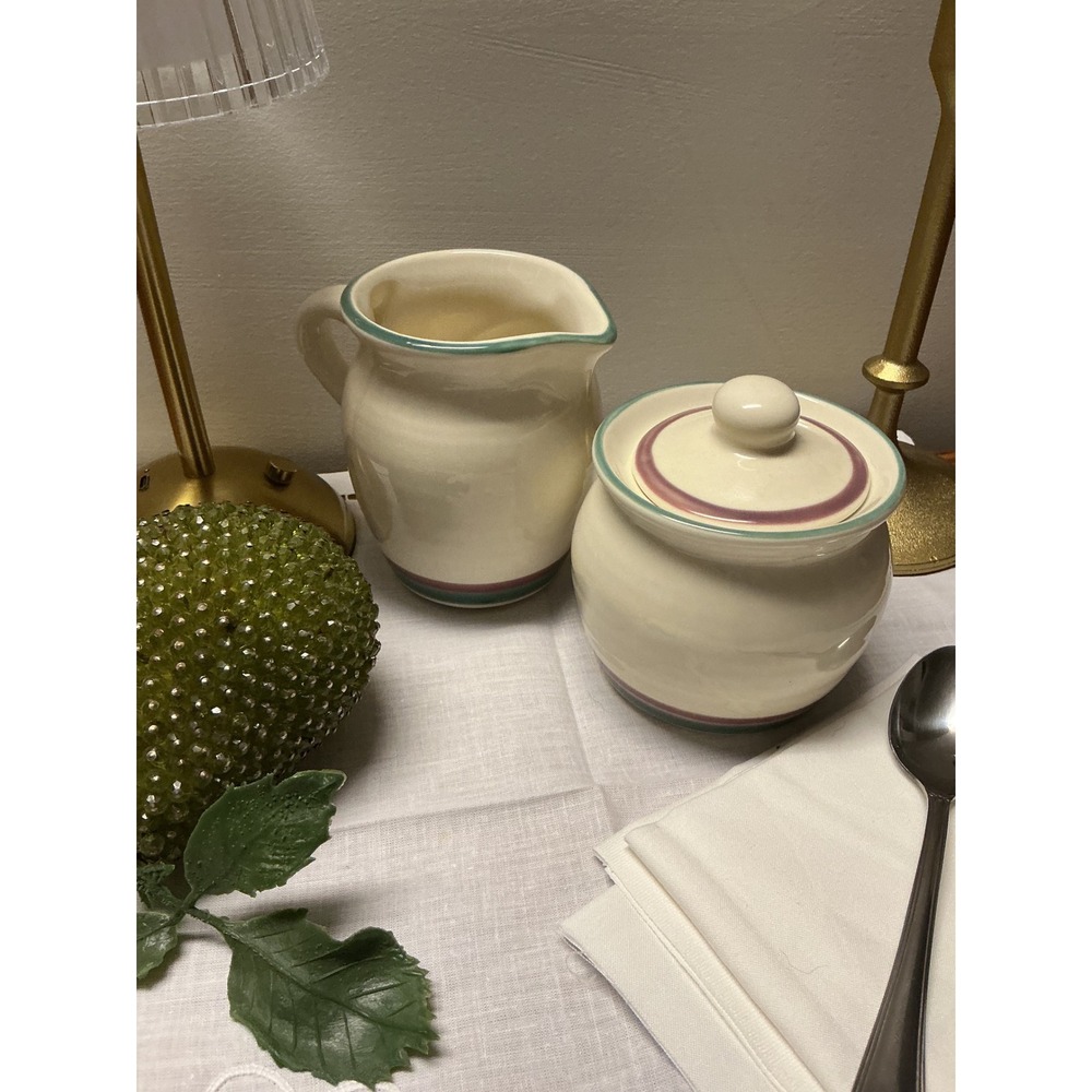 Vintage Pfaltzgraff Sugar and Creamer Set‎